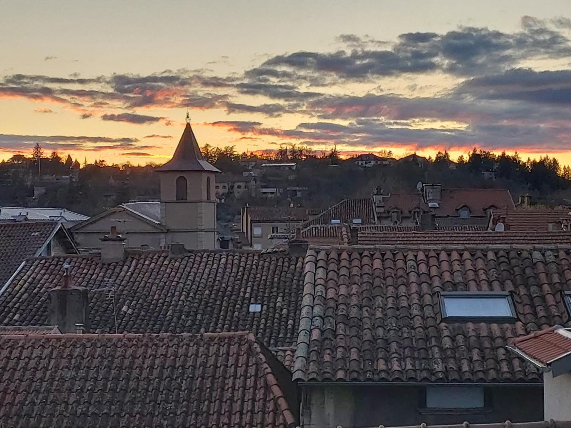 Le Saint-Georges Lägenhet Villefranche-de-Rouergue Exteriör bild